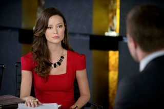 Illustration for article titled Summer Glau is ready for boardroom battle in latest Arrow images